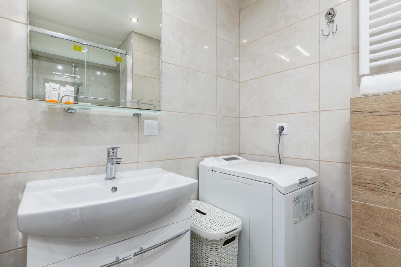 Marynarzy Okretow Pogranicza Apartments By Noclegi Renters Kołobrzeg Exteriör bild